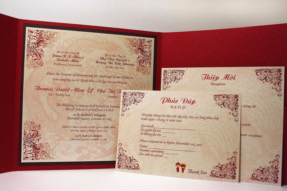 Thiệp cưới song ngữ của tiệm ClassicInvitations trên Etsy. (Hình: Người Việt).