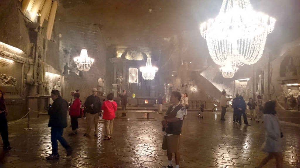 Nhà nguyện St. Kinga Chapel nằm dưới độ sâu 100 mét của mỏ muối. (Hình: ATNT Tours & Travel)