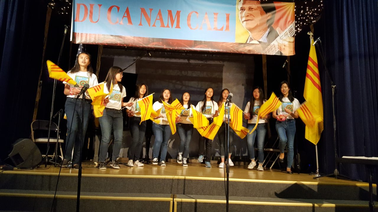 “Việt Nam hai câu nói sau cùng khi lìa đời…” (Hình: Đằng-Giao/Người Việt)
