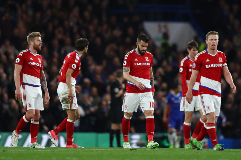 Các cầu thủ Middlesbrough buồn bã khi bị lủng lưới lần thứ ba trong trận đấu giải Premier League giữa Middlesbrough và Chelsea diễn ra tại Stamford Bridge, London ngày 8 Tháng Năm. (Hình: Getty Images)