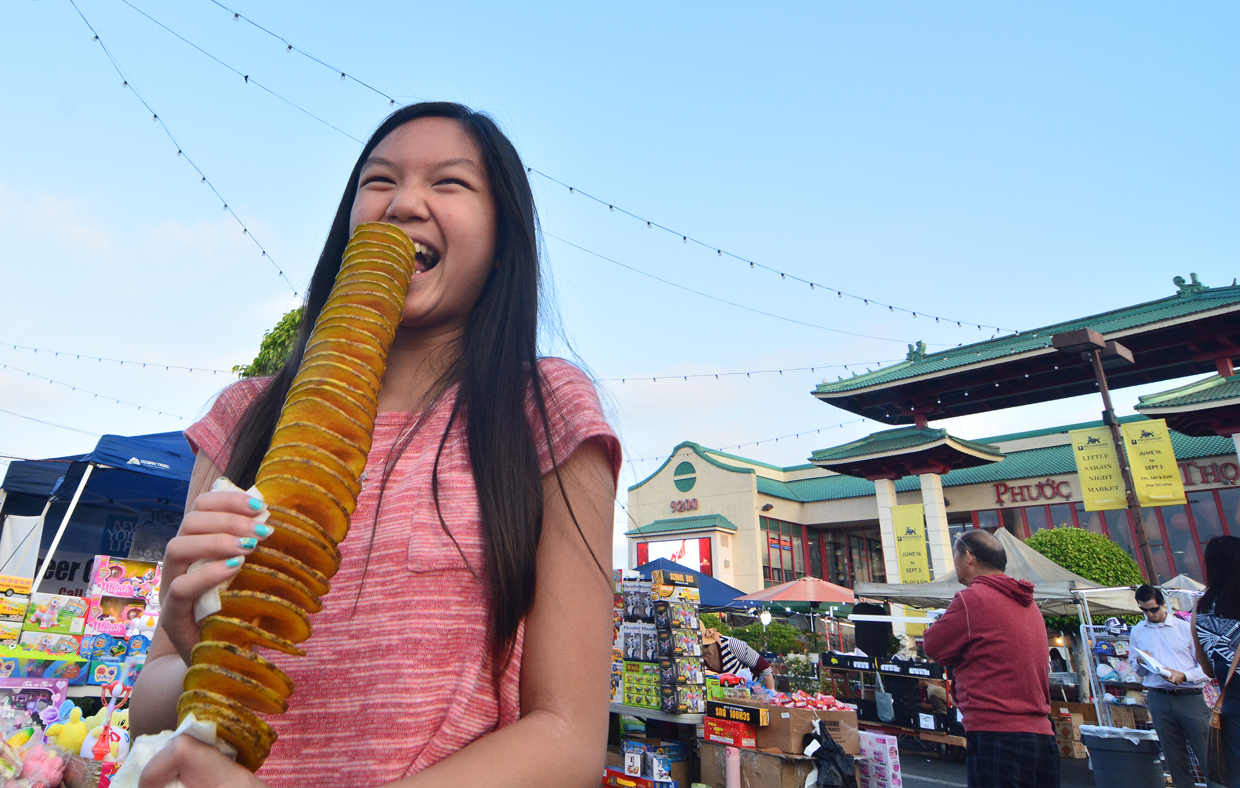 Món ăn khoai tây chiên mới lạ đặc biệt chỉ có tại chợ đêm Little Saigon