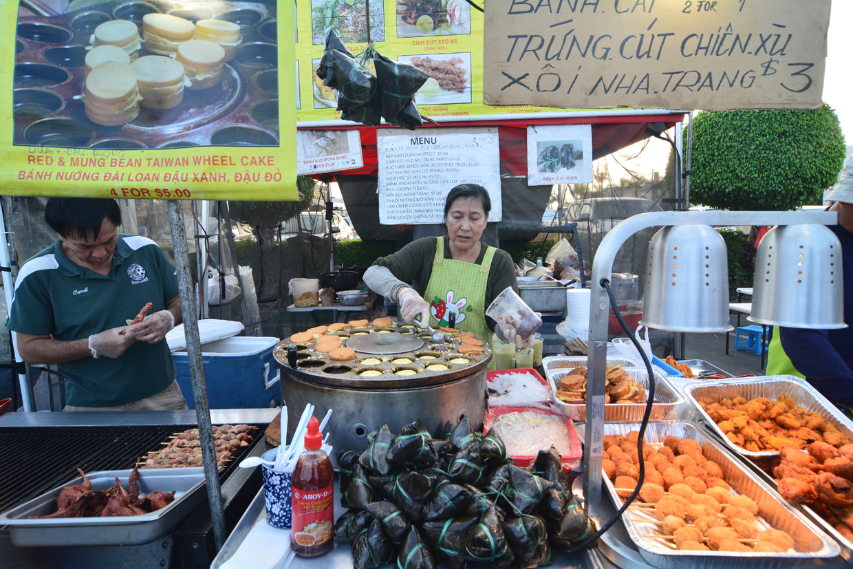 Một của hàng với thực đơn vô cùng phong phú trên cả mười món ăn. Chợ đêm Little Saigon