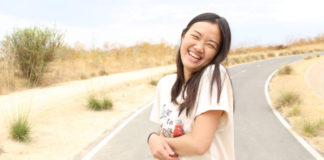Cô Kayla Nguyễn hát nhạc chế cải lương dạy Anh Ngữ trên Youtube