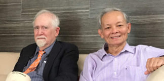 Eric Henry visit Nguoi Viet