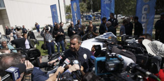 Charlie Beck, cảnh sát trưởng của LAPD.