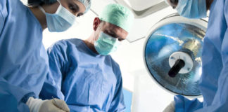 phụ nữ nghèo Ấn Độ được nâng ngực miễn phí
