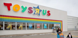 Công ty Toys ‘R’ Us đóng cửa 735 cửa tiệm ở Hoa Kỳ