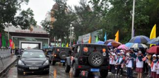 Khách Trung Quốc vô tư lái xe ra vào Quảng Ninh