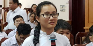 Cô giáo ở Sài Gòn chỉ giảng bài bằng phấn suốt ba tháng