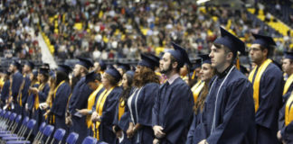 Sinh viên DACA phải trả học phí ở Arizona như người ngoài tiểu bang