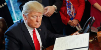 TT Trump ký sắc lệnh khuyến khích người hưởng welfare đi làm