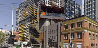 Chỉ vì trái sầu riêng, cả đại học ở Melbourne phải di tản
