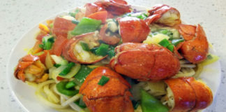 Tôm hùm xào udon đơn giản