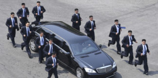 Đoàn chuyên xa của ông Kim Jong-un có gì hơn của ông Trump?