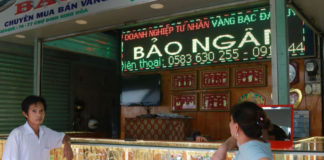Đục vách tiệm vàng ở Khánh Hòa trộm gần 300 đôi bông tai