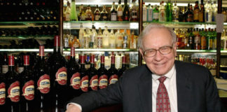 Trả hơn $3 triệu để được ăn trưa với tỷ phủ Warren Buffett