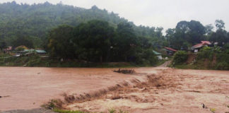 Tin 12 giờ trưa: Lũ lớn chia cắt tỉnh Tây Bắc, nhiều người chết và mất tích