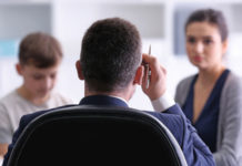 Con Yêu: Cha mẹ cần làm gì khi biết các em bị sách nhiễu