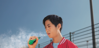 Có thể trẻ em đang hút 'vape' sau lưng chúng ta