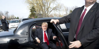 Tài xế của TT Trump kiện, đòi được trả tiền làm việc ngoài giờ