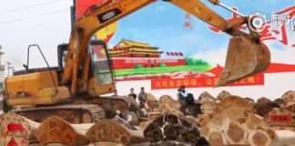 Chính quyền đập quan tài người dân vì chống lệnh ‘cấm chôn người chết’