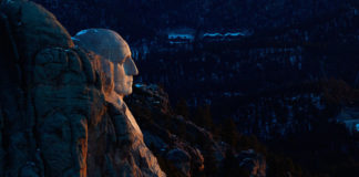 Video Thế giới trong tầm tay: Đài tưởng niệm quốc gia Mount Rushmore