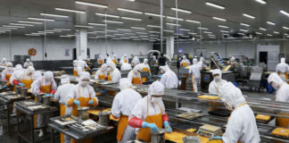 Video Dân Trung Quốc ăn 90% giò, đầu và lòng heo của Mỹ