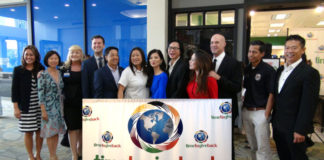 Time to Give Back tặng 5,000 ba lô cho học sinh vô gia cư tại Little Saigon