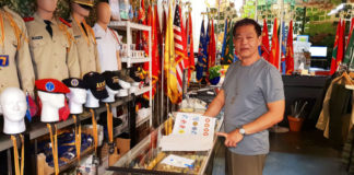 Video: Vũ Hưng, người bán từng mảnh phù hiệu kiêu hùng của quá khứVideo: Vũ Hưng, người bán từng mảnh phù hiệu kiêu hùng của quá khứ