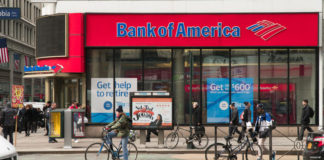 Bank of America phong tỏa trương mục của khách vì nghi ngờ quốc tịch