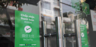 Việt Nam dọa trục xuất du khách, thương nhân Trung Quốc trốn thuế
