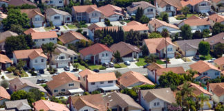 Video Nhà mới xây ở Orange County có giá trung vị là $1.06 triệu