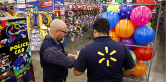 Video Walmart có thể tăng giá nếu TT Trump đánh thuế hàng Trung Quốc