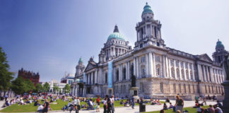 Video du lịch: Đến thành phố Belfast, nơi có tàu Titanic nổi tiếng