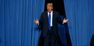 Video Ba TNS chỉ trích Trump chế nhạo người tố cáo Kavanaugh