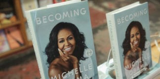 Video Hồi ký của Michelle Obama là sách bán chạy nhất năm tại Mỹ
