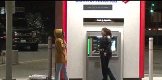 Video Máy ATM của Bank of America ở Houston đưa lộn $100 thay vì $20