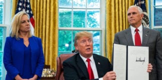 Video Tòa liên bang buộc TT Trump phải để di dân bất hợp pháp xin quy chế tị nạn