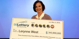 Video Lộ diện một trong hai người trúng độc đắc Powerball