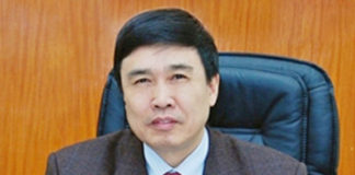 Ông Lê Bạch Hồng, thụt két, bị bắt cùng ba cựu quan chức cao cấp khác.