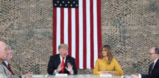Video TT Trump và đệ nhất phu nhân bất ngờ đến thăm quân nhân Mỹ ở Iraq