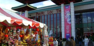 Video Phố Bolsa đông nghẹt người mua sắm trước ngày ‘đưa ông Táo’