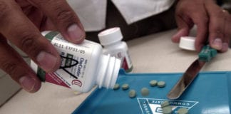 Video Chủ công ty bào chế thuốc OxyContin dối gạt công chúng