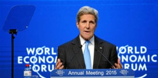 Video Cựu Ngoại Trưởng John Kerry khuyên TT Trump từ chức