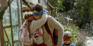 Một cảnh trong phim “Bird Box” của hãng Netflix. (Hình: virginislander.org)