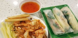 Video Người Việt Bếp Việt: Cách làm tôm nướng xoài xanh cuốn