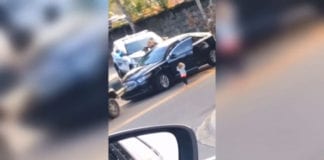 Video Cha mẹ bị tình nghi trộm đồ, em bé giơ tay đầu hàng