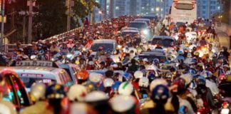 Video Hết Tết, hàng trăm ngàn người kẹt trên Quốc Lộ 1 phía Nam