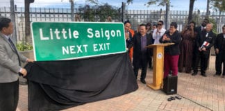 Video Xa lộ 15 ở San Diego có bảng chỉ dẫn vào Little Saigon