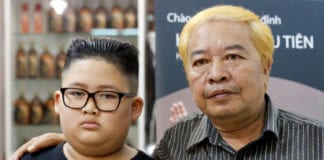 Video Tạo kiểu tóc Donald Trump và Kim Jong Un miễn phí cho khách